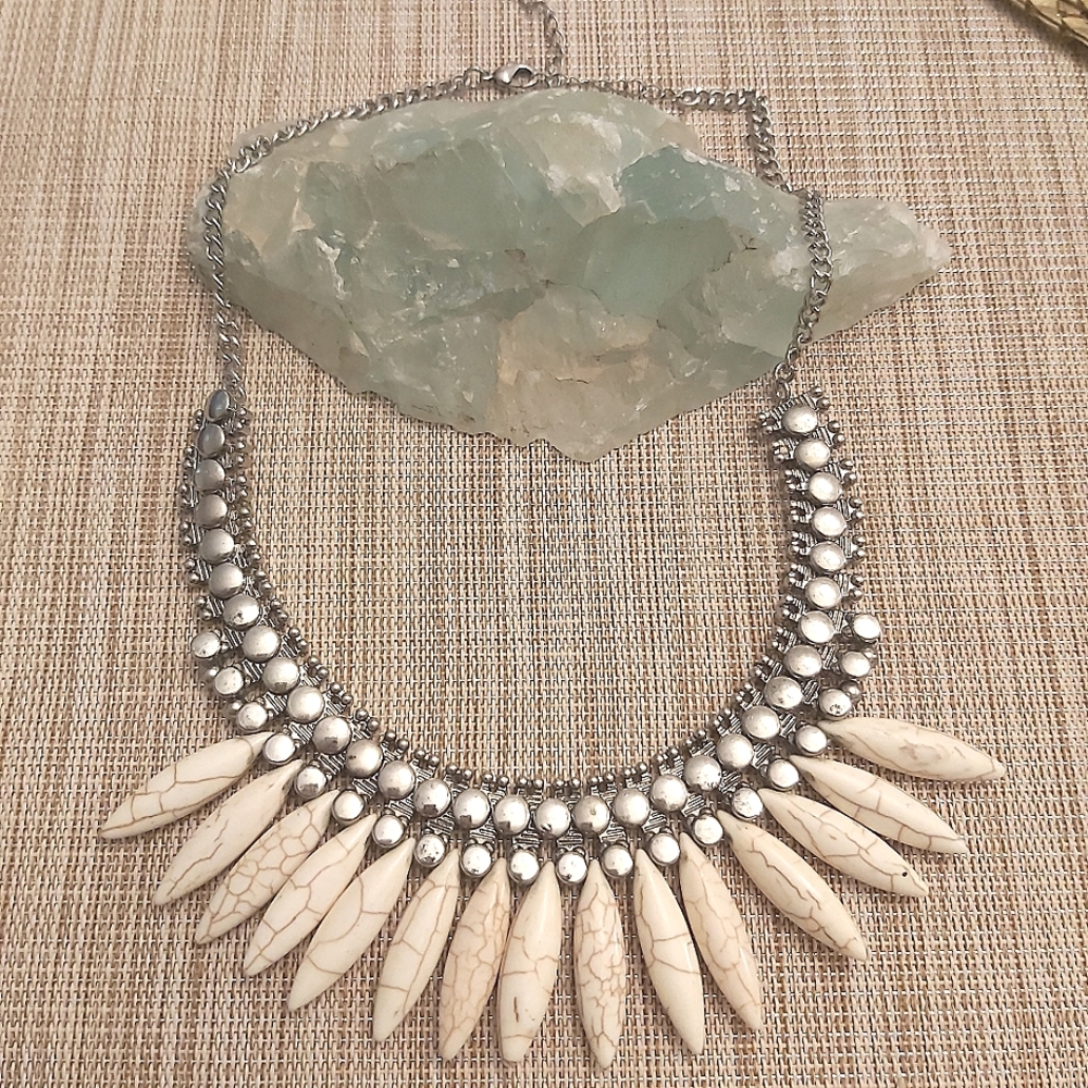 Vintage tribal style silvertone faux howlite armor bib necklace